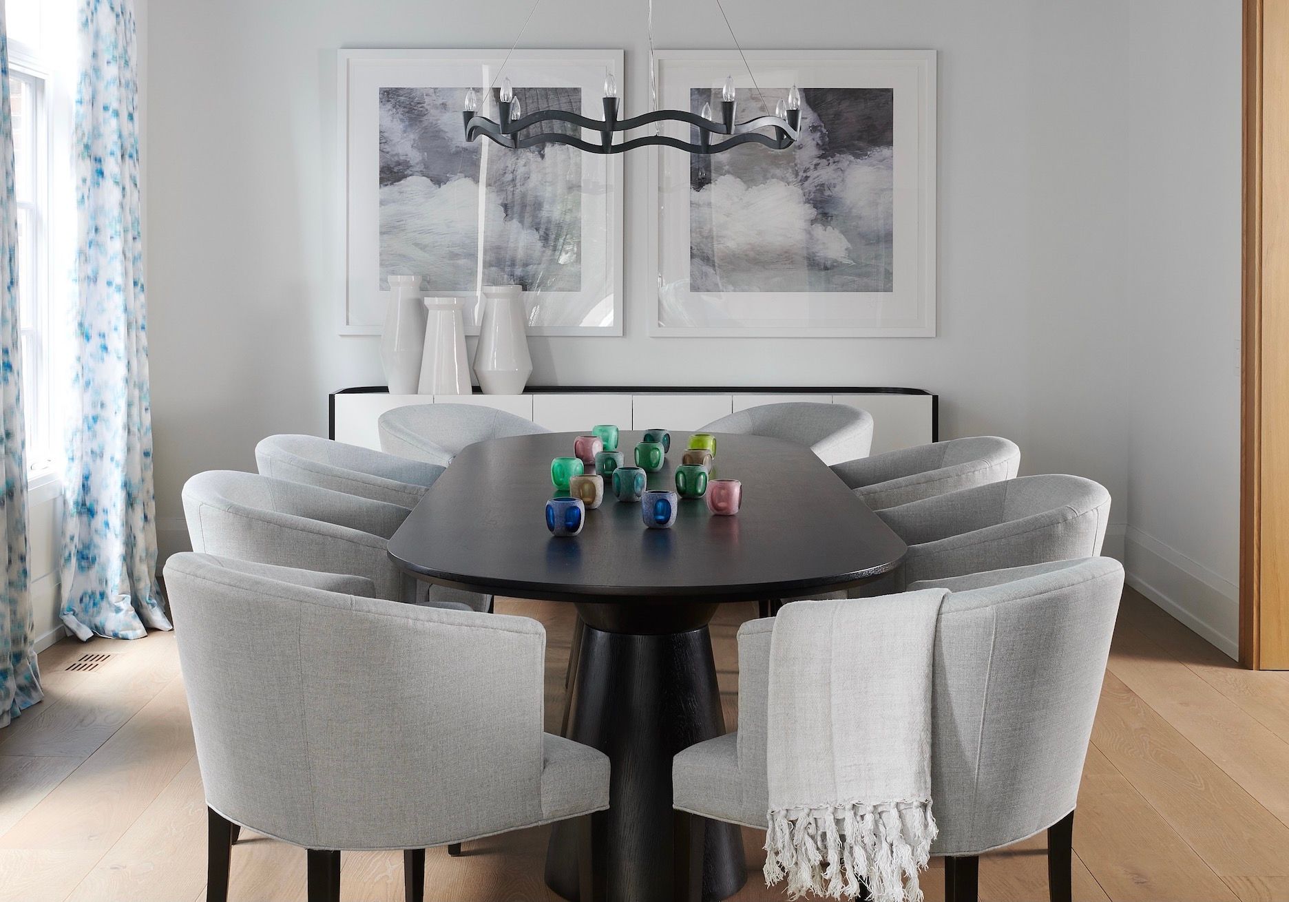 modern dining table and decor 